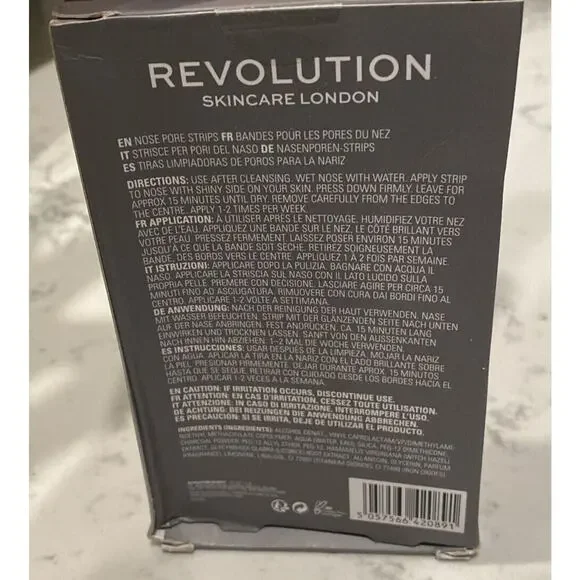 Revolution Skin Care London Charcoal Carbon 6- Nose Strips - Picture 2 of 3